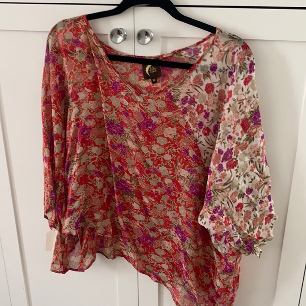 Blu moon flower top NWOT